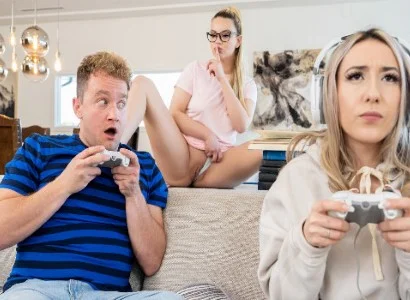 cô bạn gái bị bạn thân chen chân giành lấy người yêu vì say game