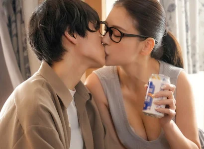 Chàng trai bị cắm sừng được chị hàng xóm an ủi khi đau khổ
